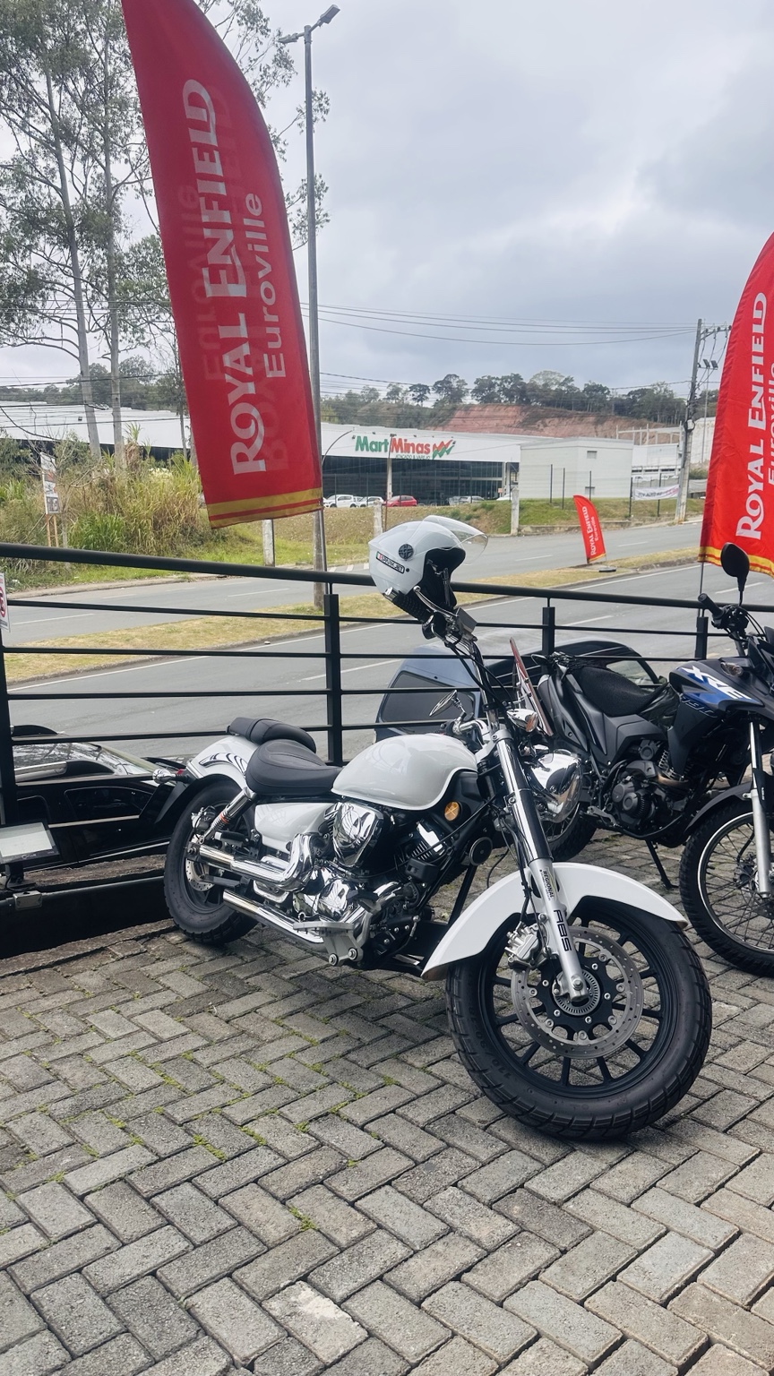 Motocicleta branca